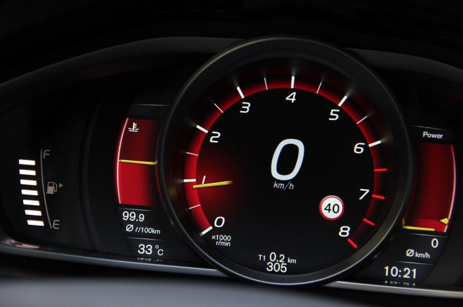  Volvo V40 2012 года  (фото 154 из 183)